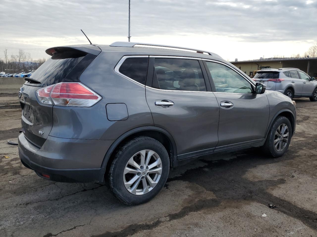 2015 Nissan Rogue - Image 3