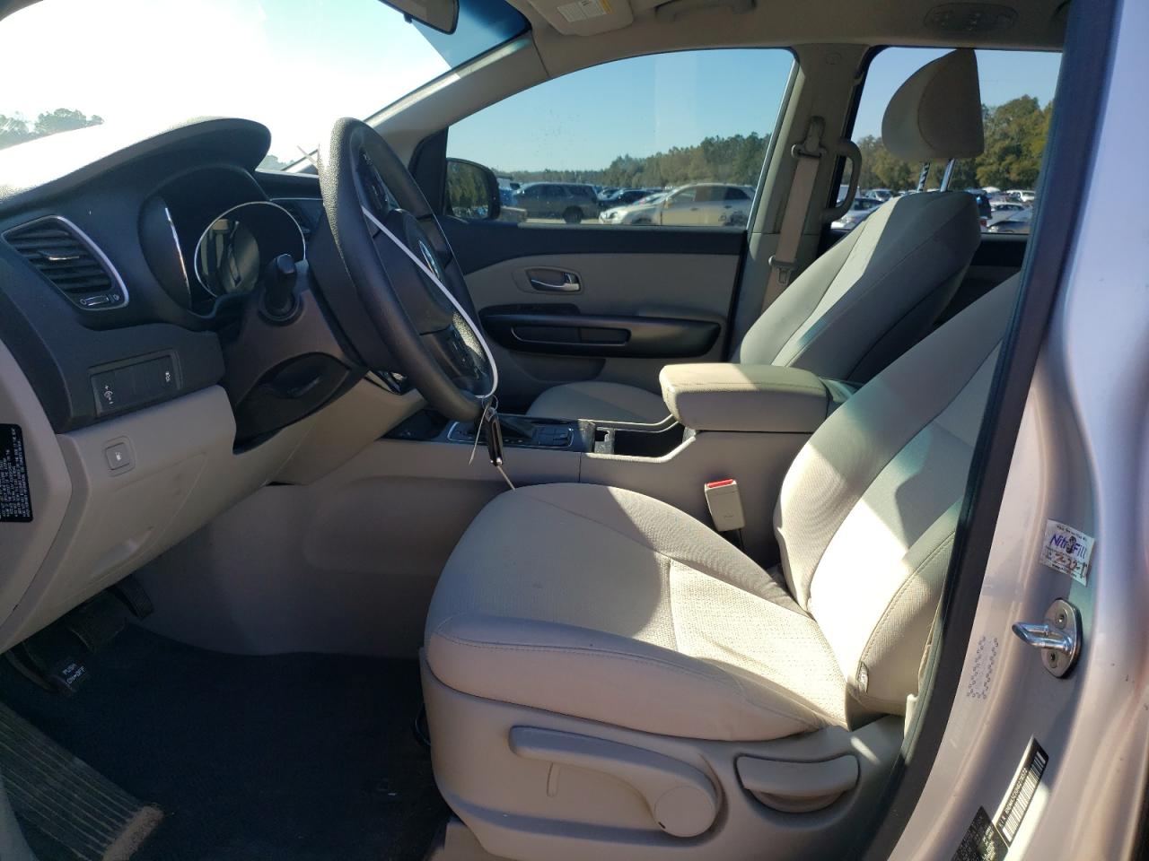 2017 Kia Sedona - Image 7