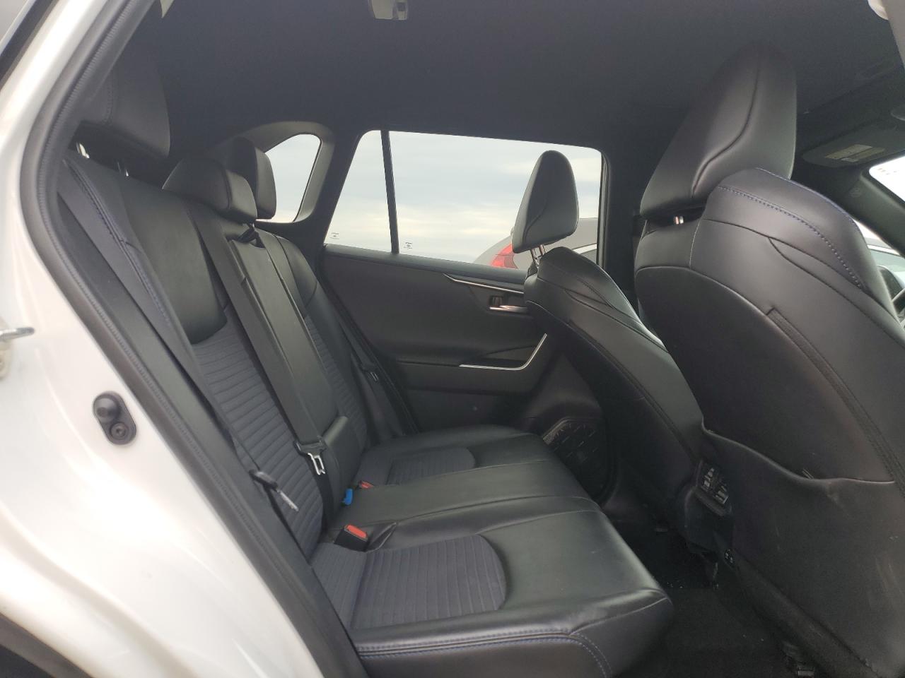2020 Toyota RAV 4 - Image 11