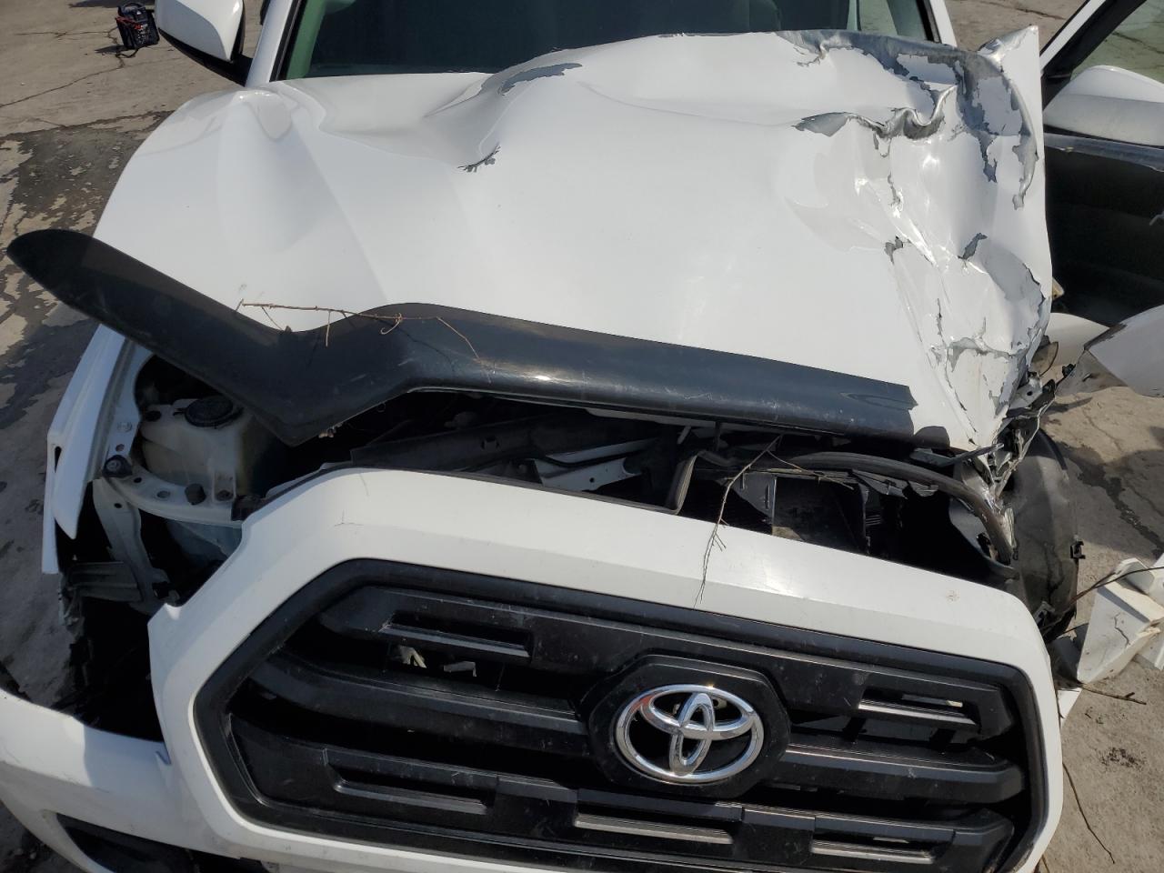 2017 Toyota Tacoma - Image 12