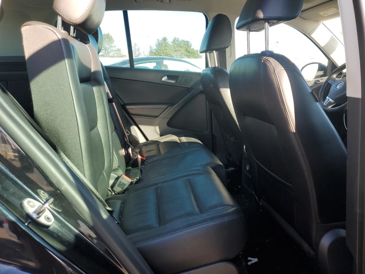 2017 Volkswagen Tiguan - Image 11