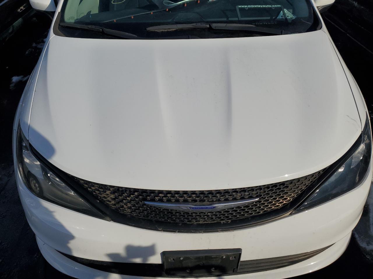2020 Chrysler Voyager - Image 12