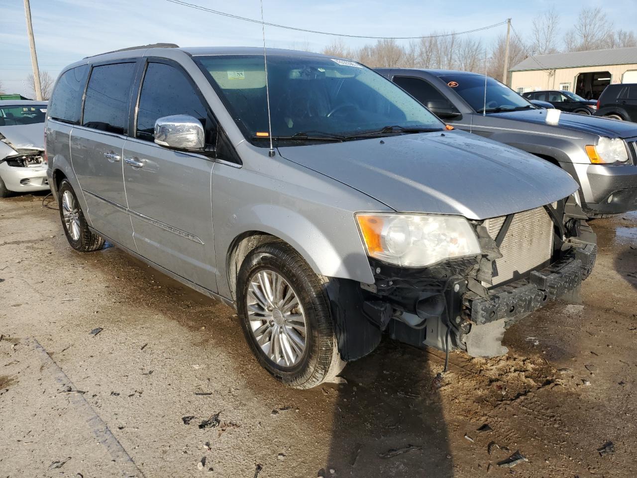 2014 Chrysler Town & Country - Image 4
