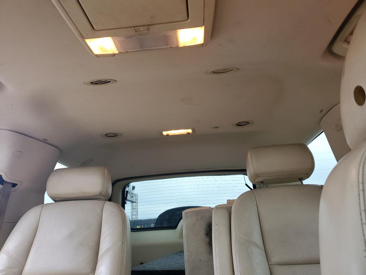 2007 Cadillac Escalade - Image 10