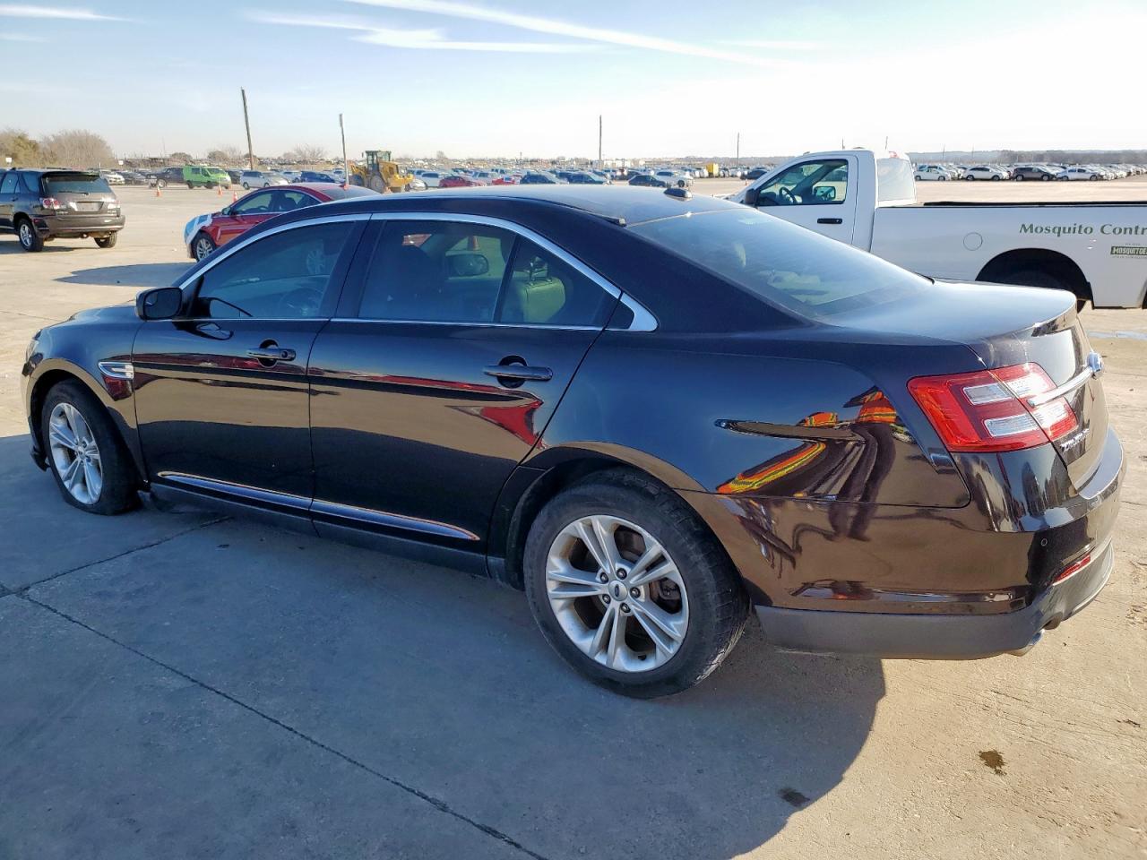 2014 Ford Taurus - Image 2