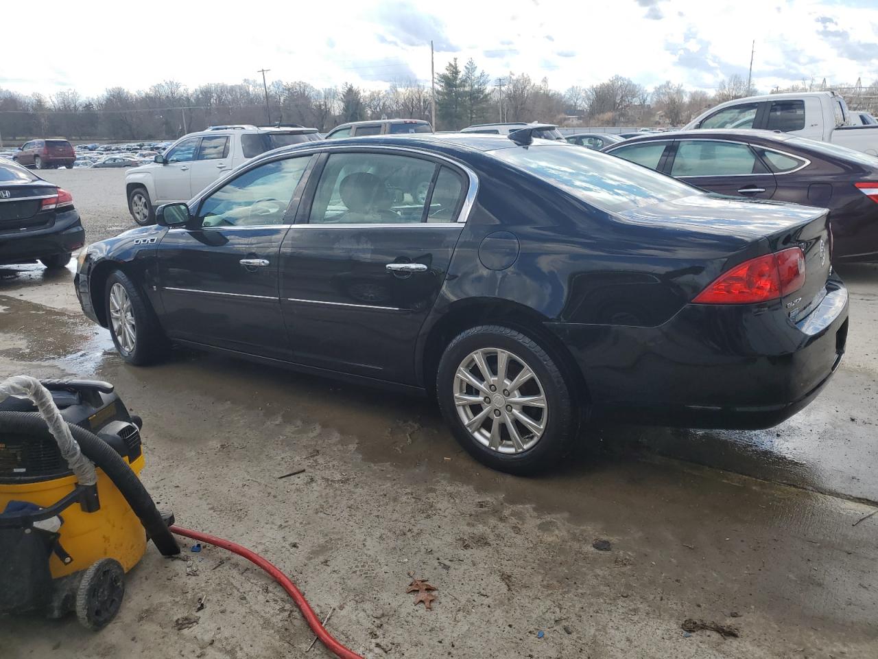 2009 Buick Lucerne - Image 2