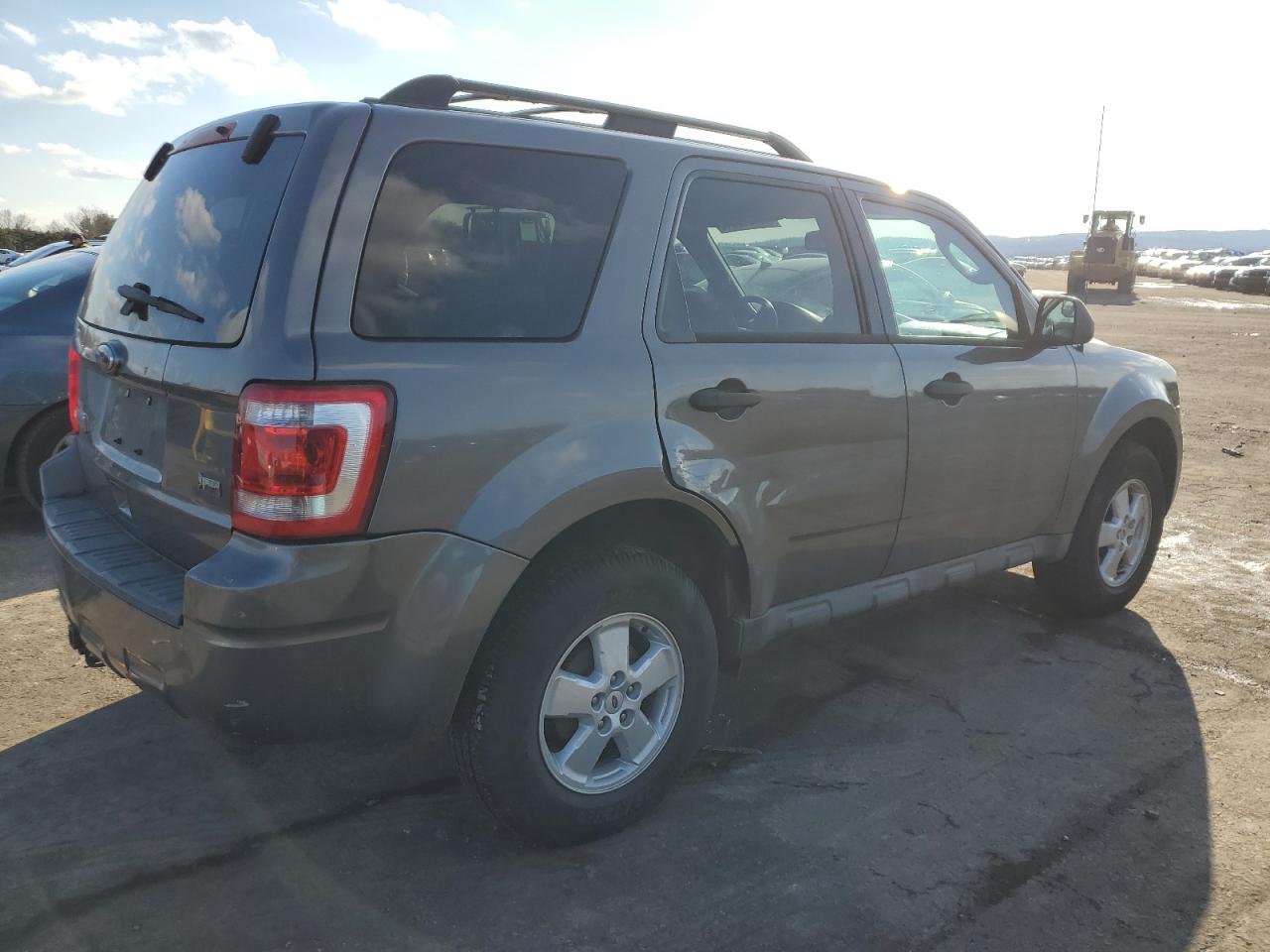 2011 Ford Escape - Image 3