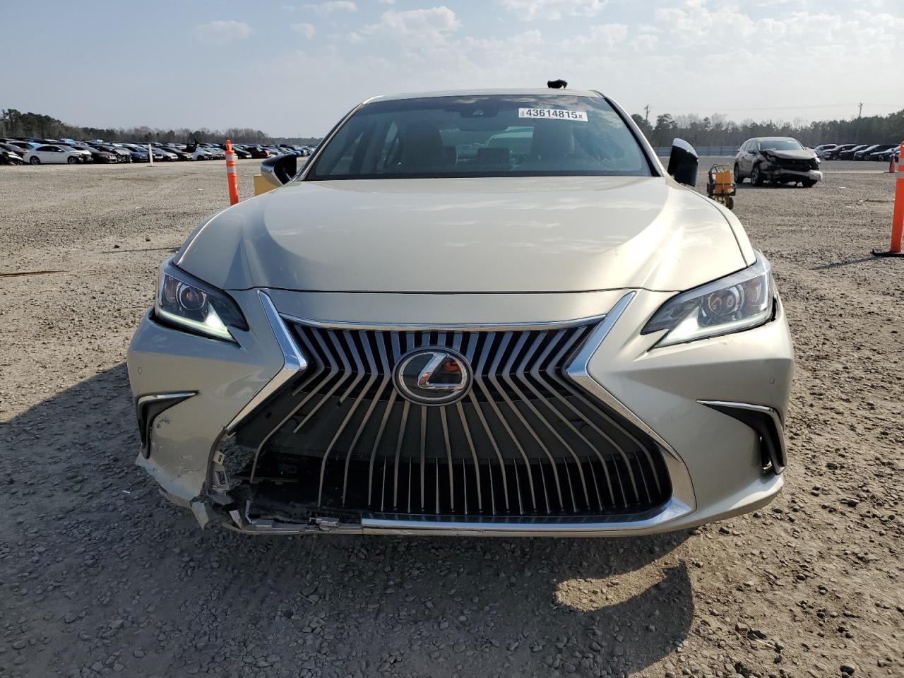 2019 Lexus ES - Image 5