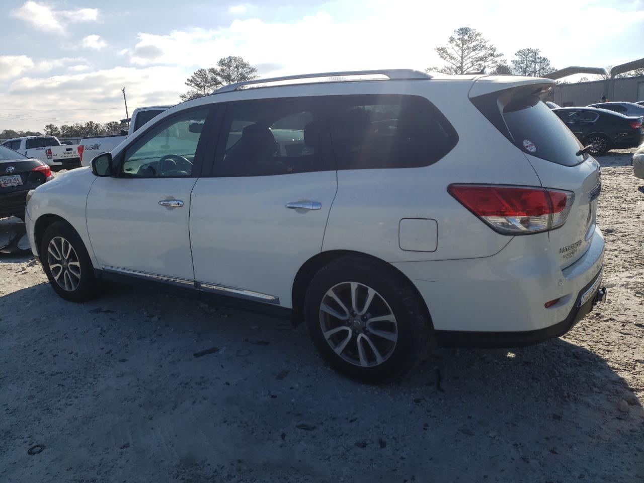 2014 Nissan Pathfinder - Image 2