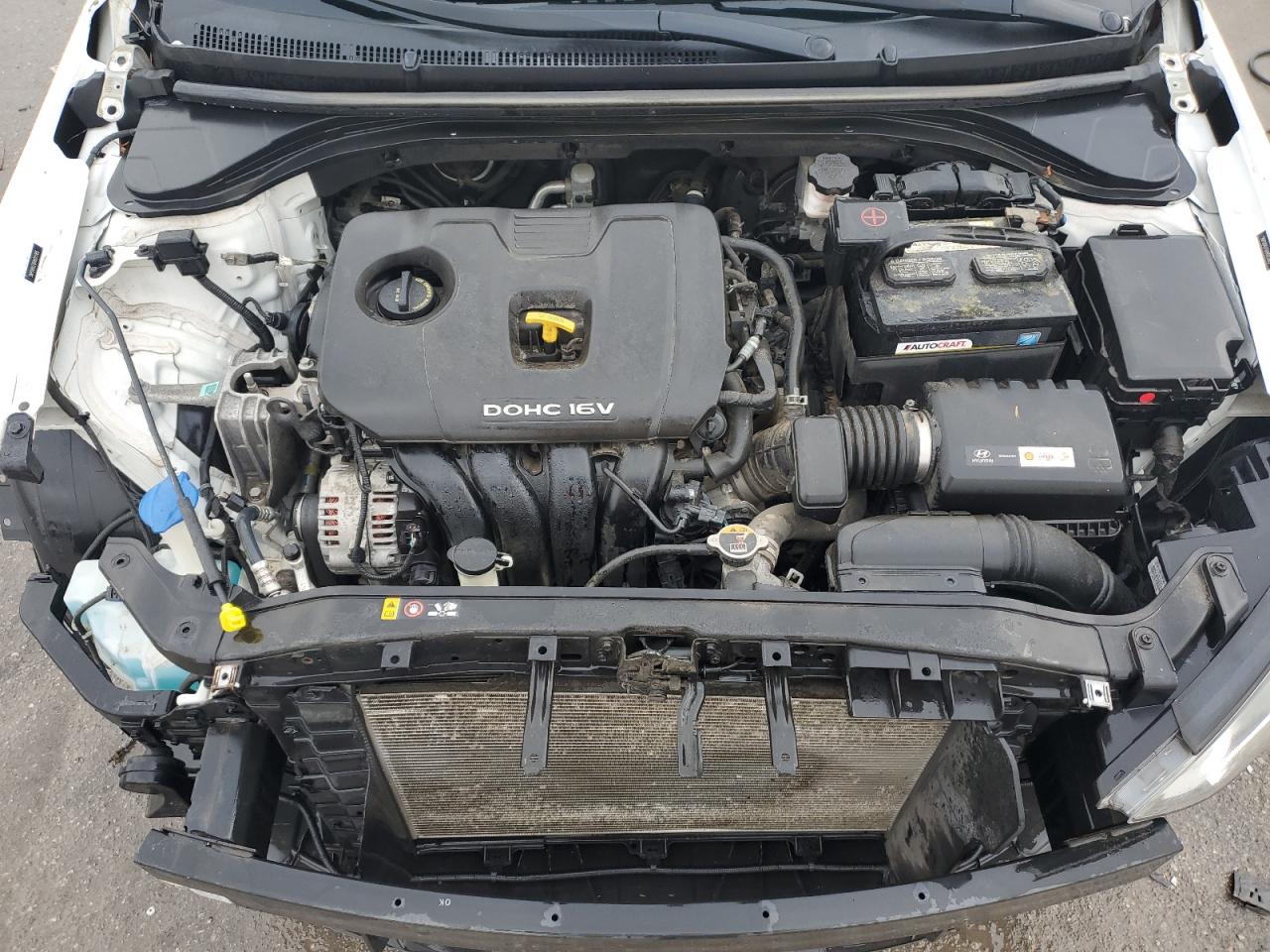 2017 Hyundai Elantra - Image 12