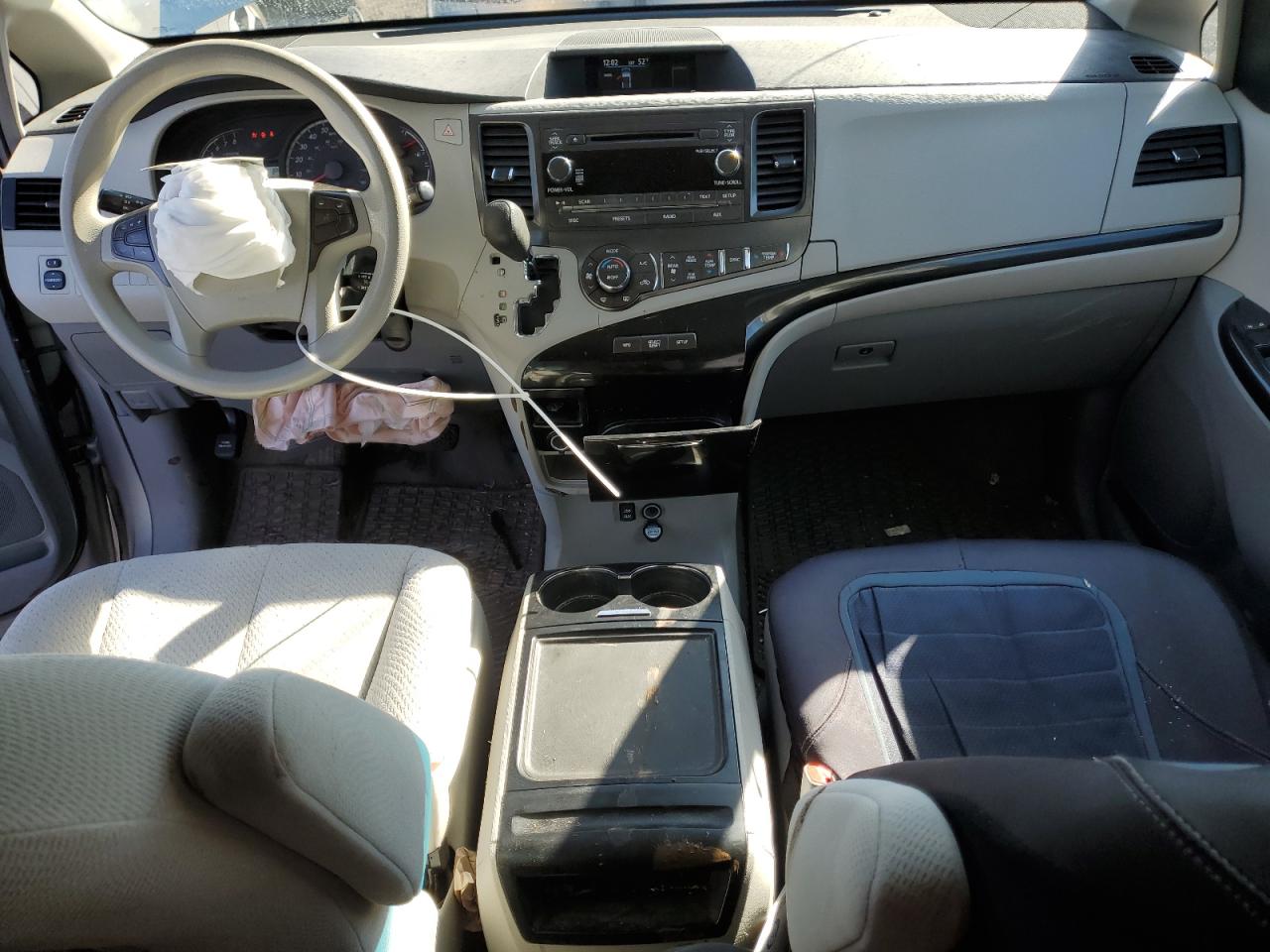 2013 Toyota Sienna - Image 8