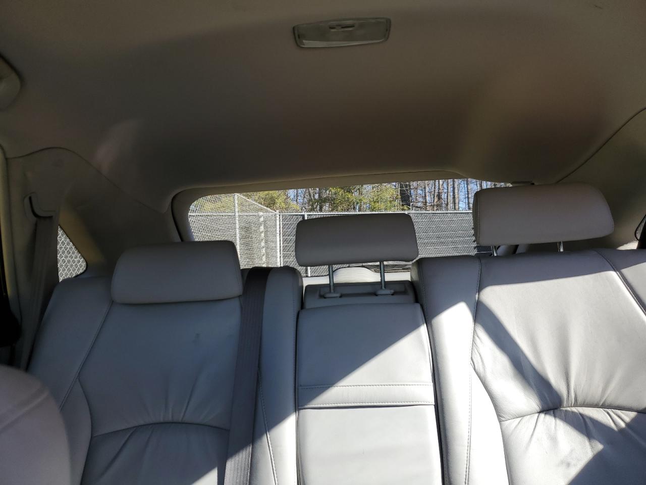 2004 Lexus RX - Image 10