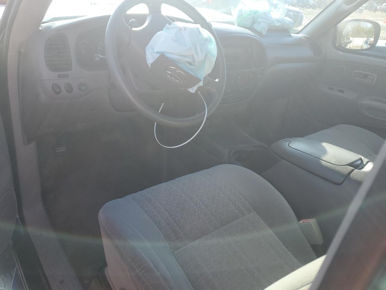 2004 Toyota Tundra - Image 8