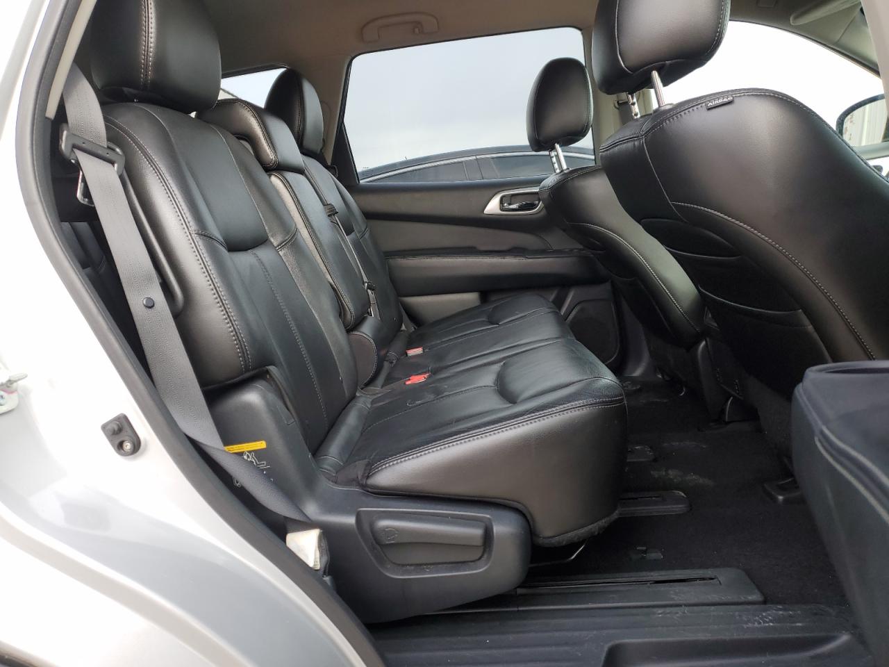 2013 Nissan Pathfinder - Image 11