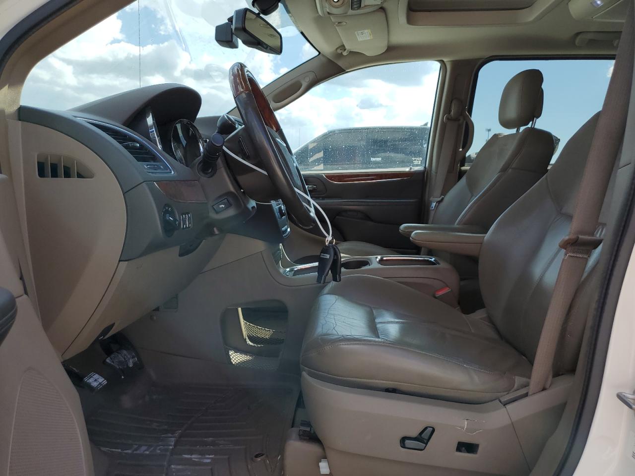 2012 Chrysler Town & Country - Image 7
