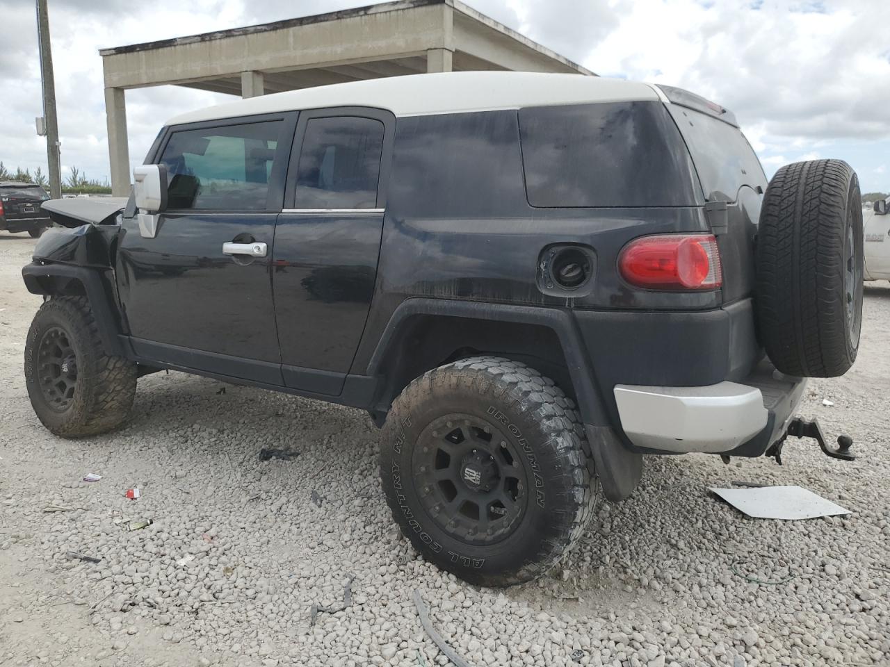 2007 Toyota FJ Cruiser - Image 2