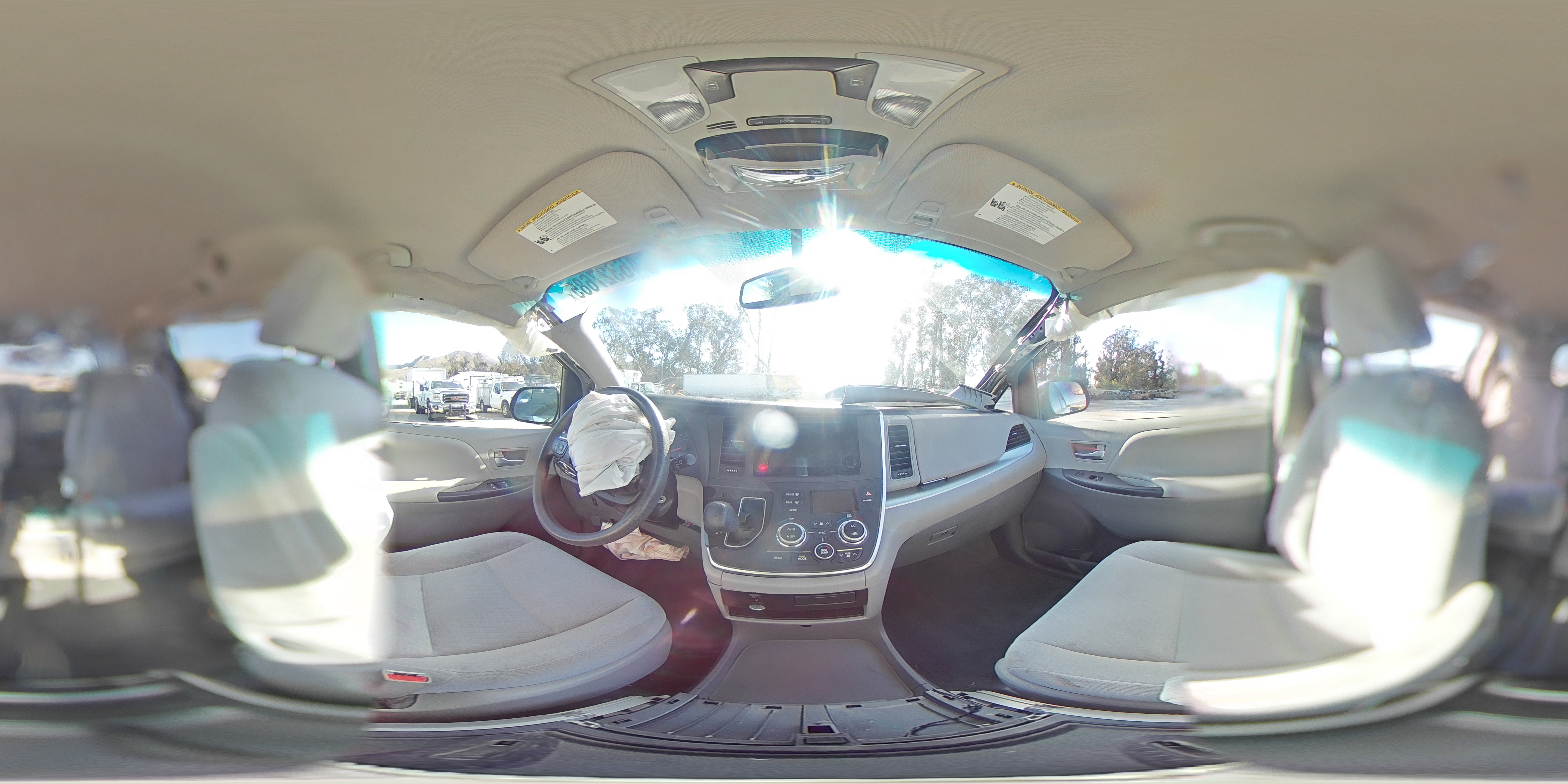 2015 Toyota Sienna - Image 13