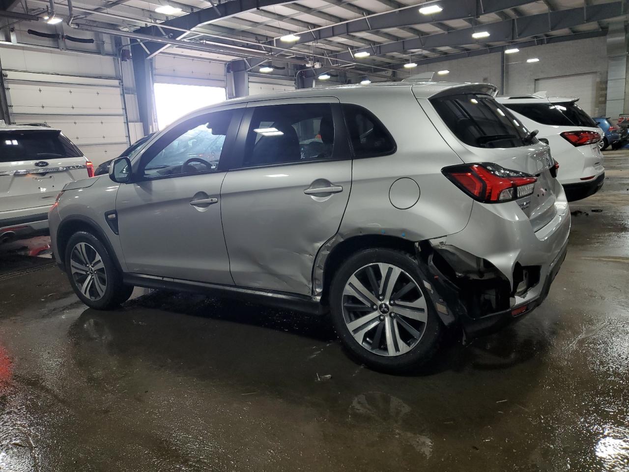 2021 Mitsubishi Outlander - Image 2