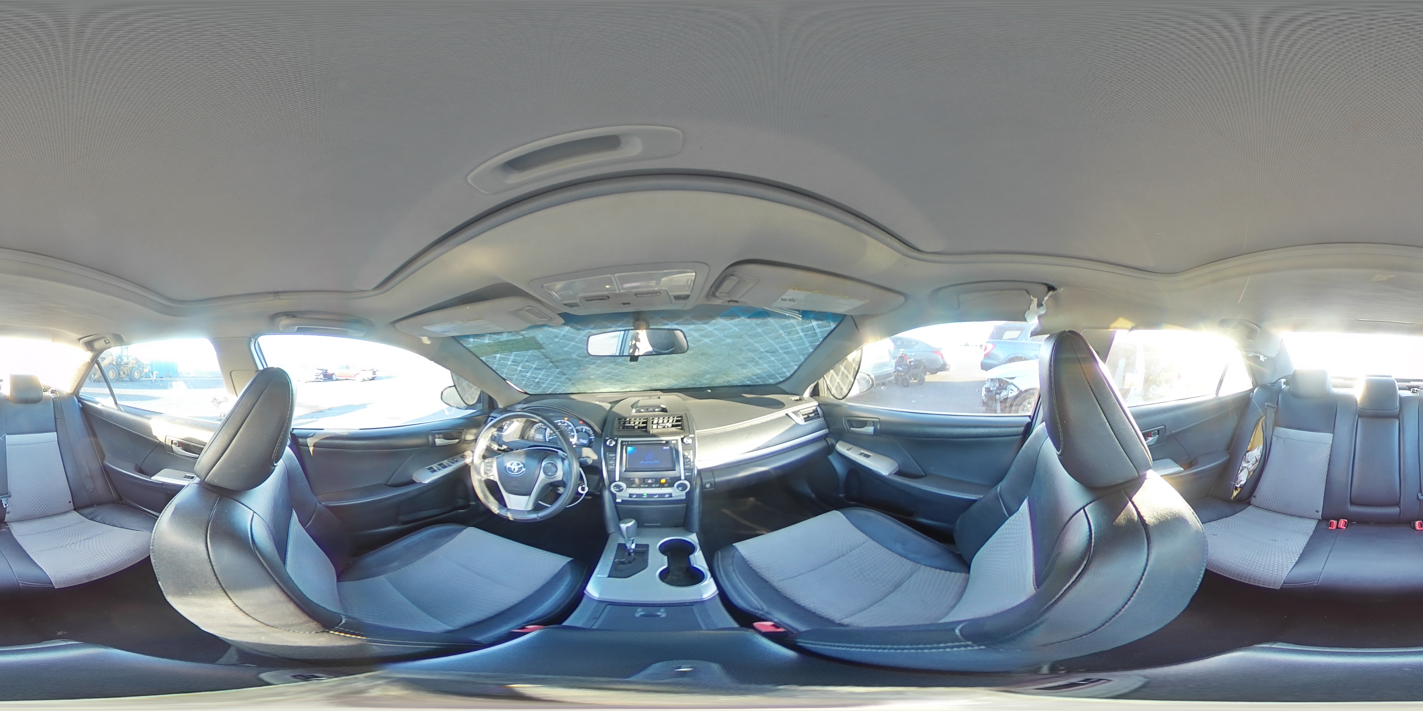 2014 Toyota Camry - Image 13
