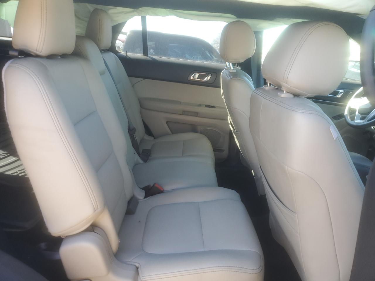 2015 Ford Explorer - Image 11