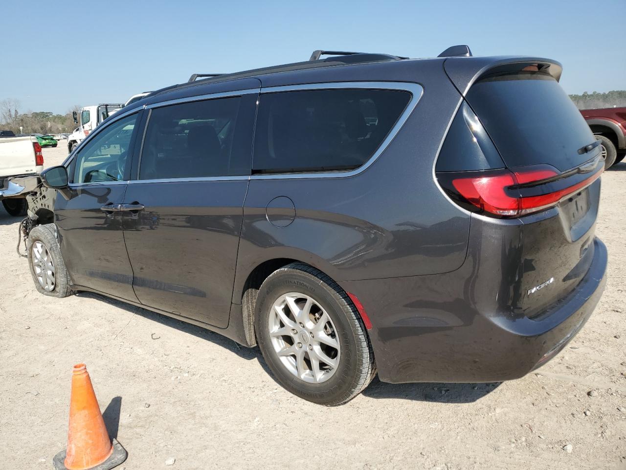 2022 Chrysler Pacifica - Image 2