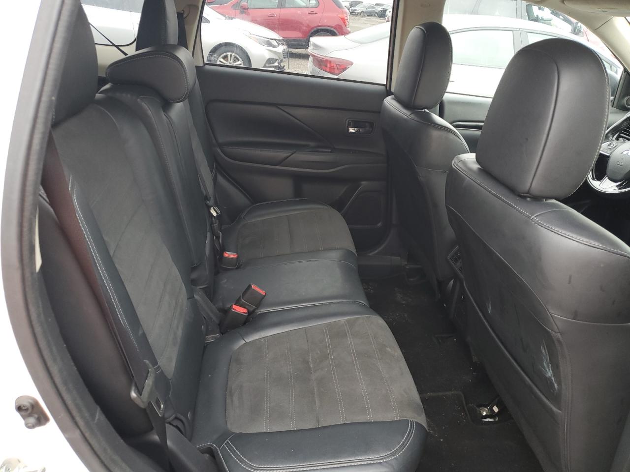 2019 Mitsubishi Outlander - Image 11