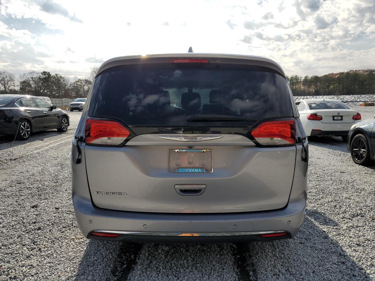 2017 Chrysler Pacifica - Image 6