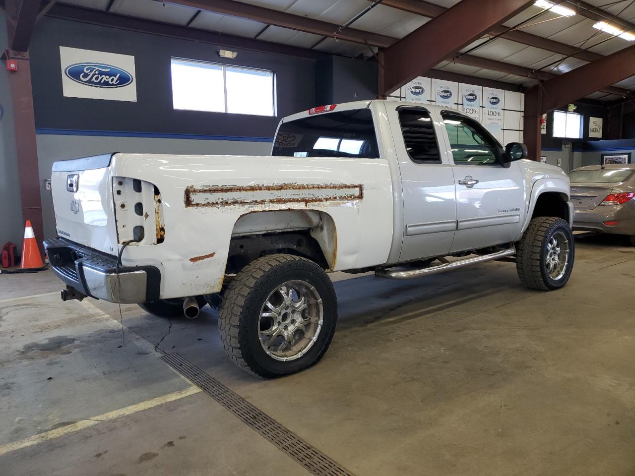 2011 Chevrolet Silverado - Image 3
