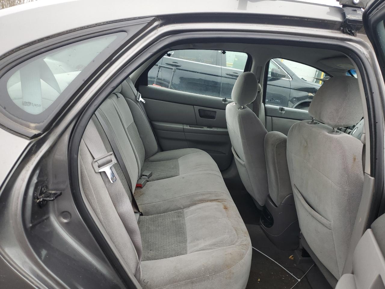 2004 Ford Taurus - Image 10