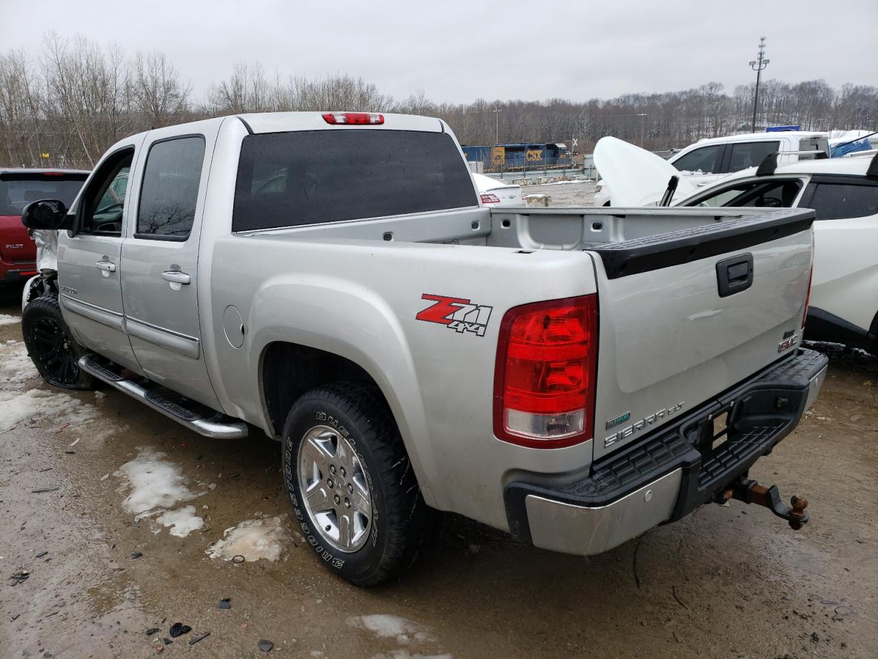 2011 GMC Sierra - Image 2