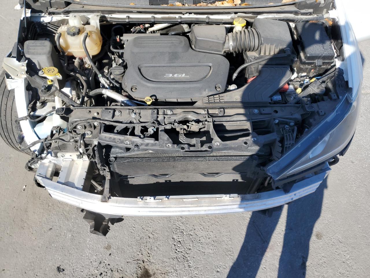 2018 Chrysler Pacifica - Image 12