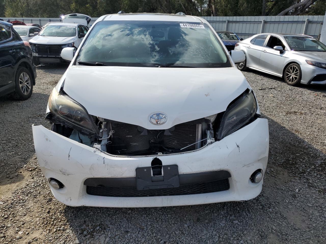 2015 Toyota Sienna - Image 5