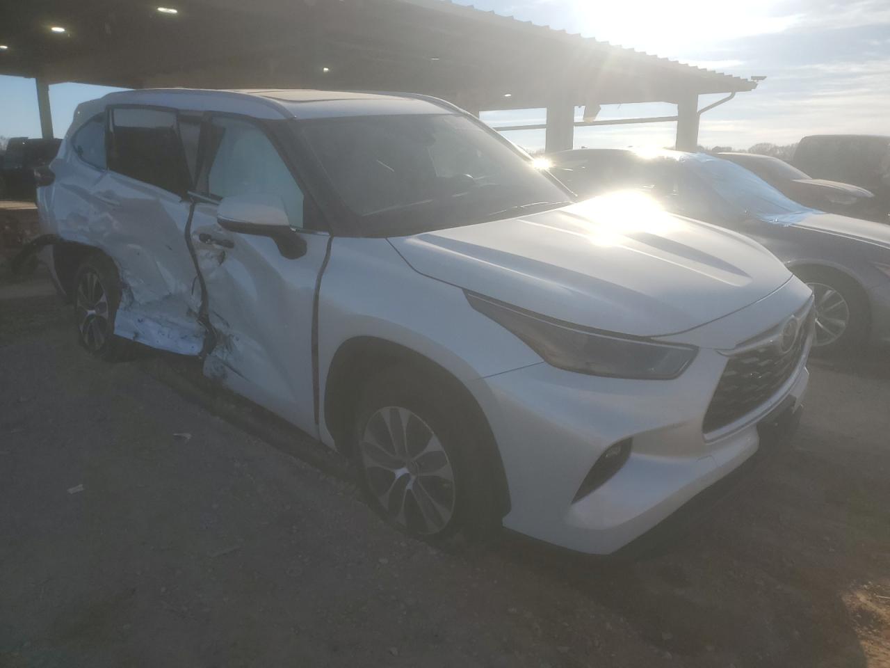 2022 Toyota Highlander - Image 4