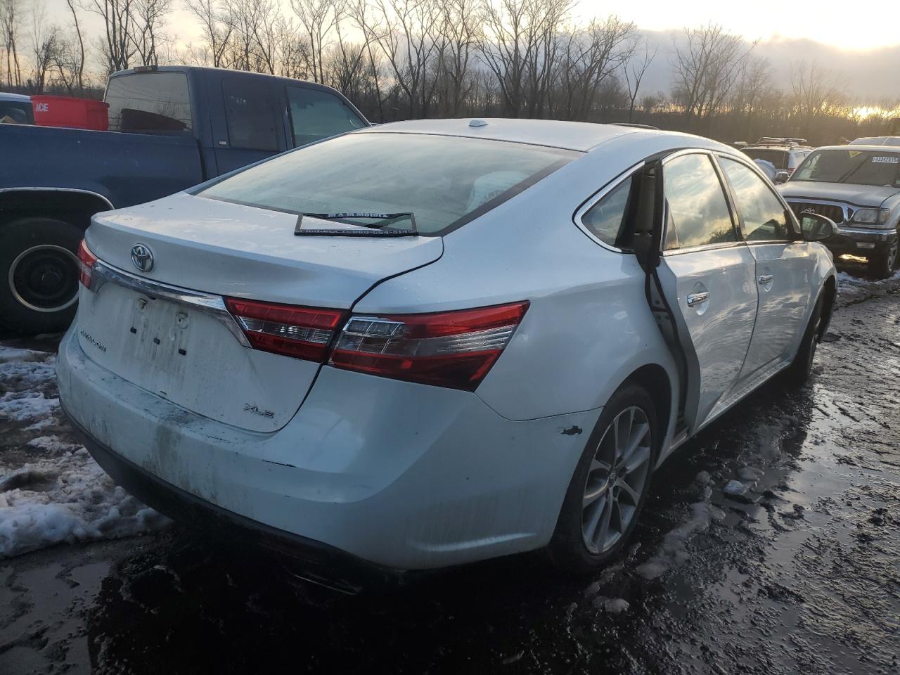 2014 Toyota Avalon - Image 3