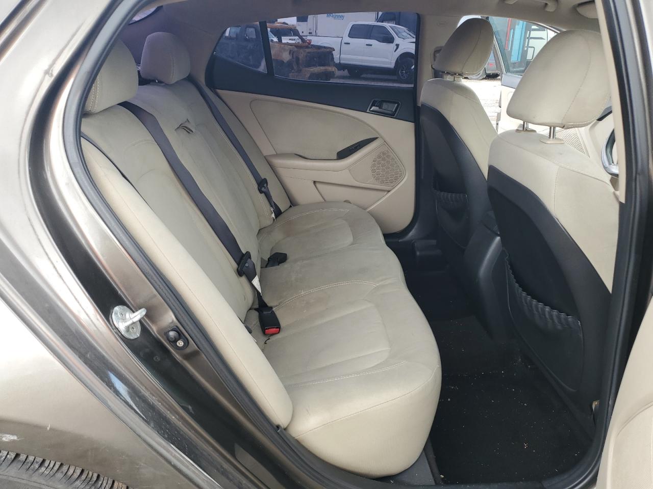 2011 Kia Optima - Image 11