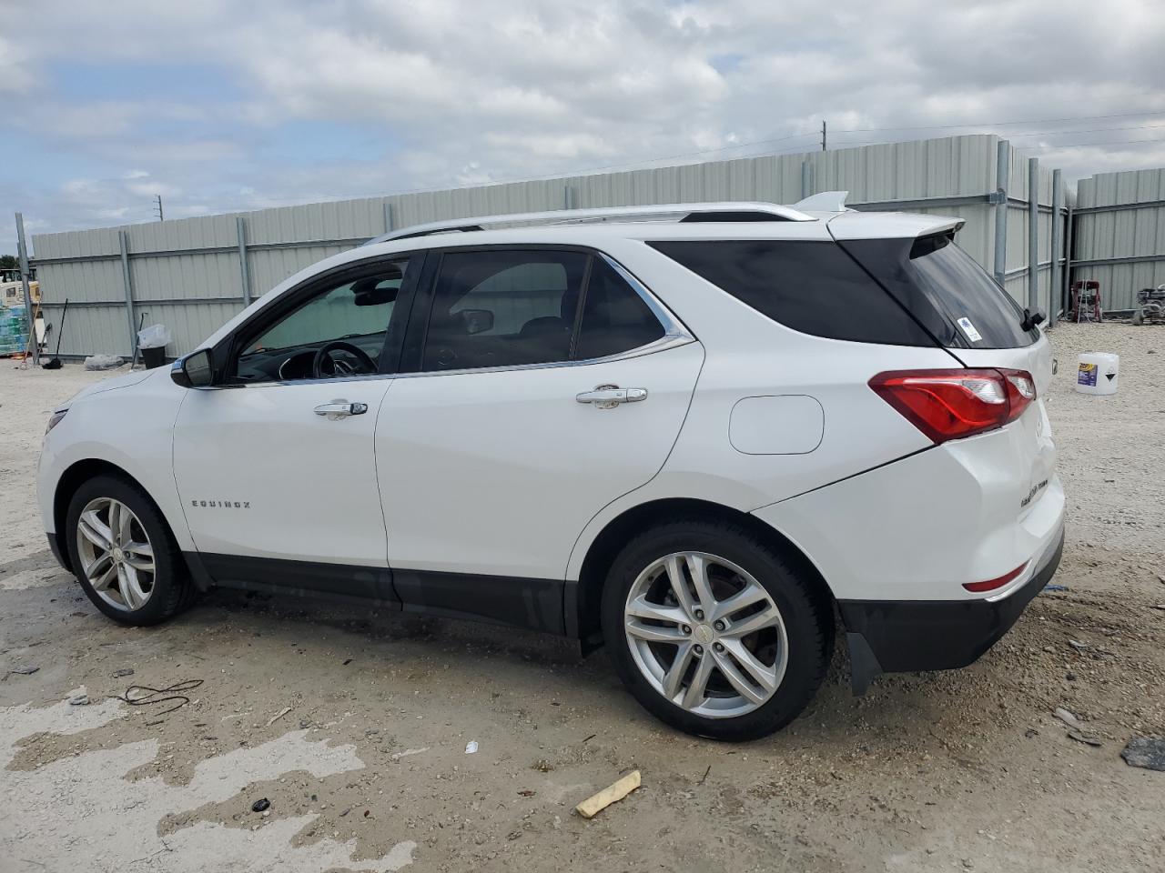 2018 Chevrolet Equinox - Image 2