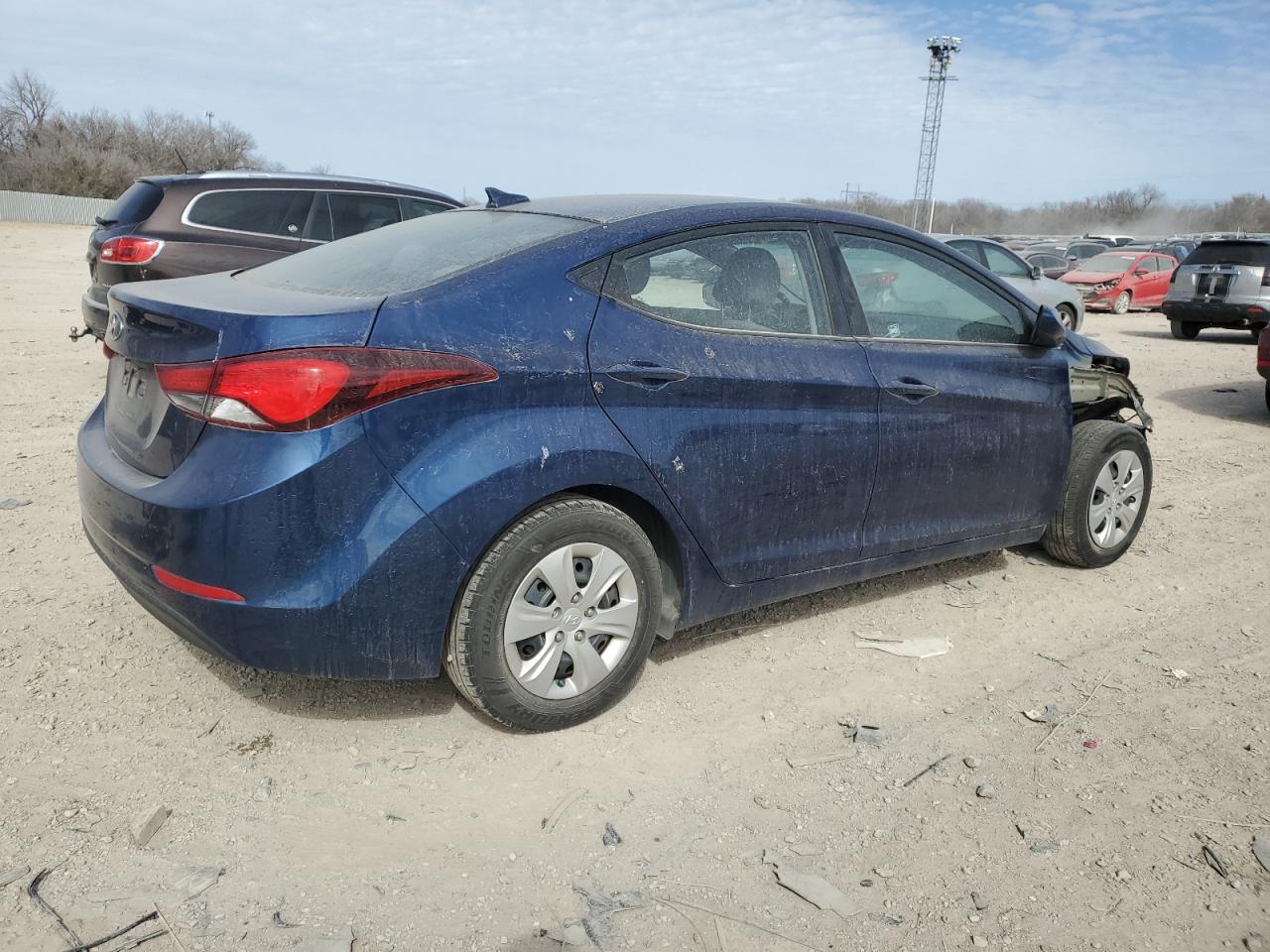 2016 Hyundai Elantra - Image 3