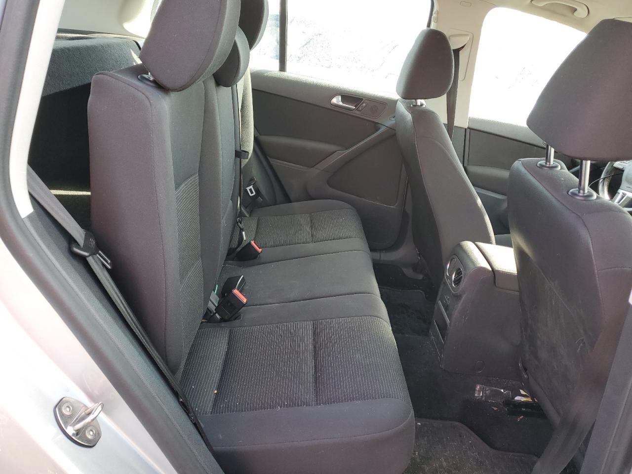 2017 Volkswagen Tiguan - Image 10