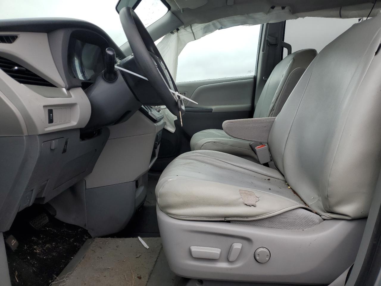 2020 Toyota Sienna - Image 7