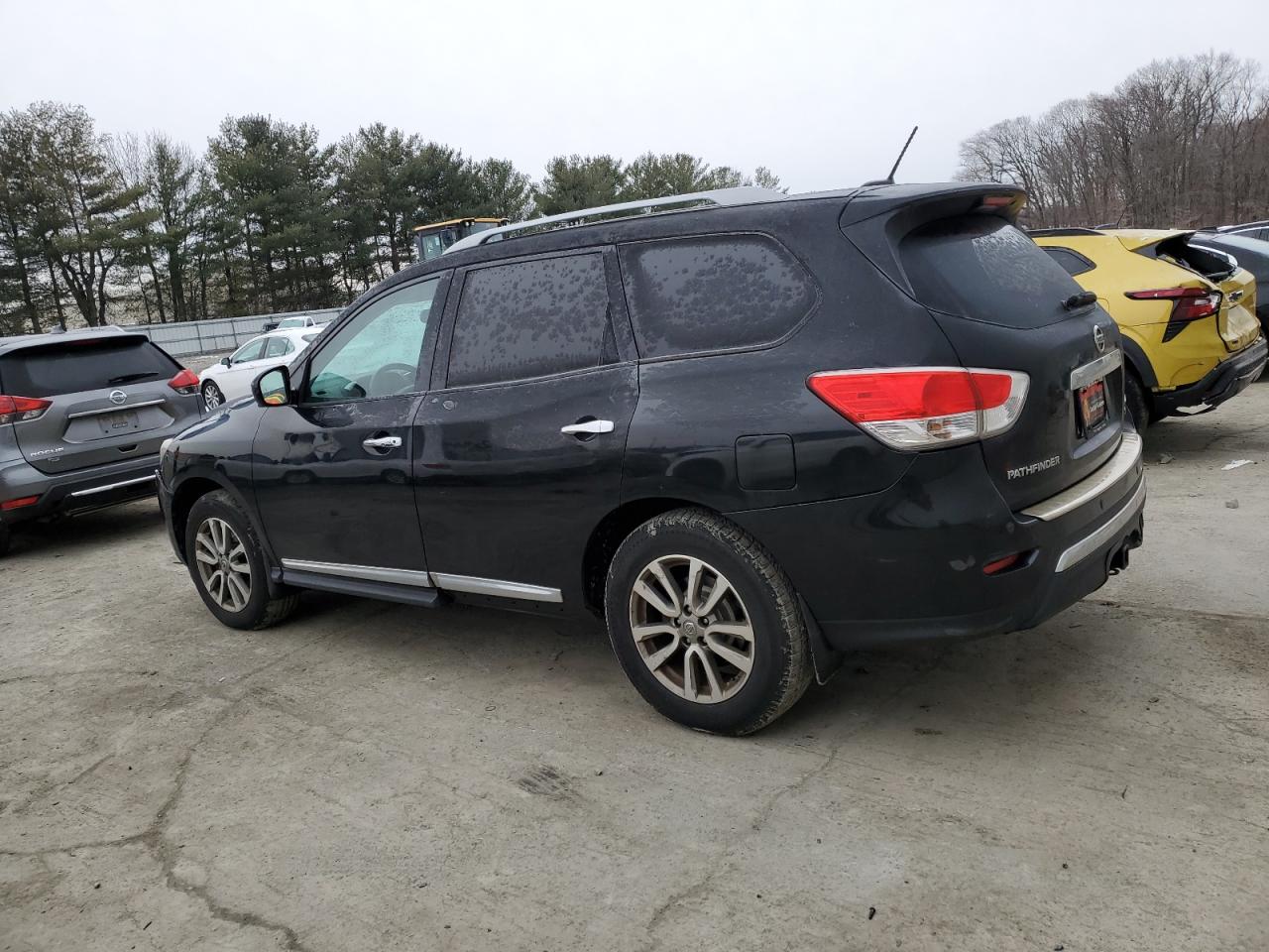 2015 Nissan Pathfinder - Image 2