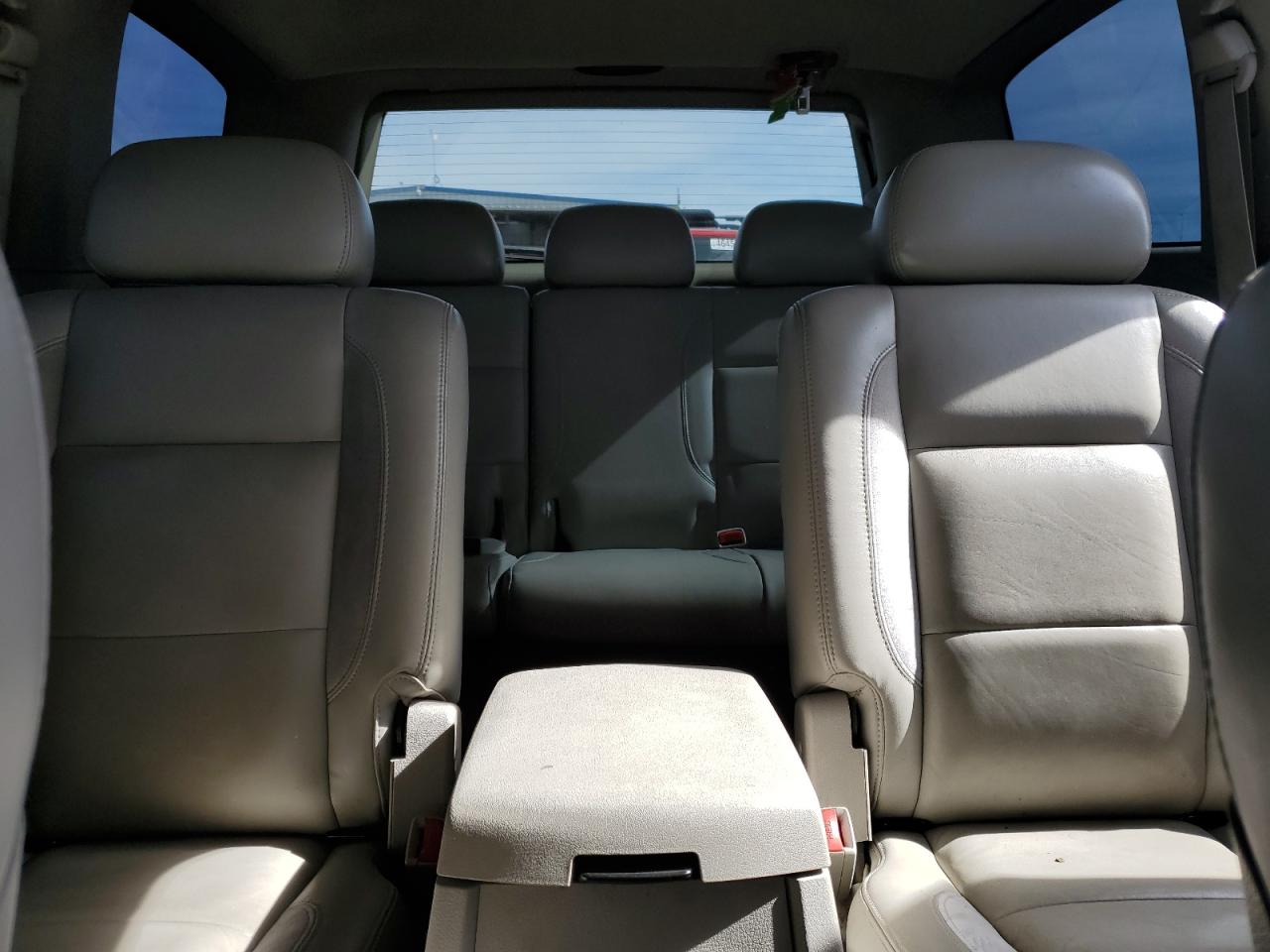2007 Chrysler Aspen - Image 10
