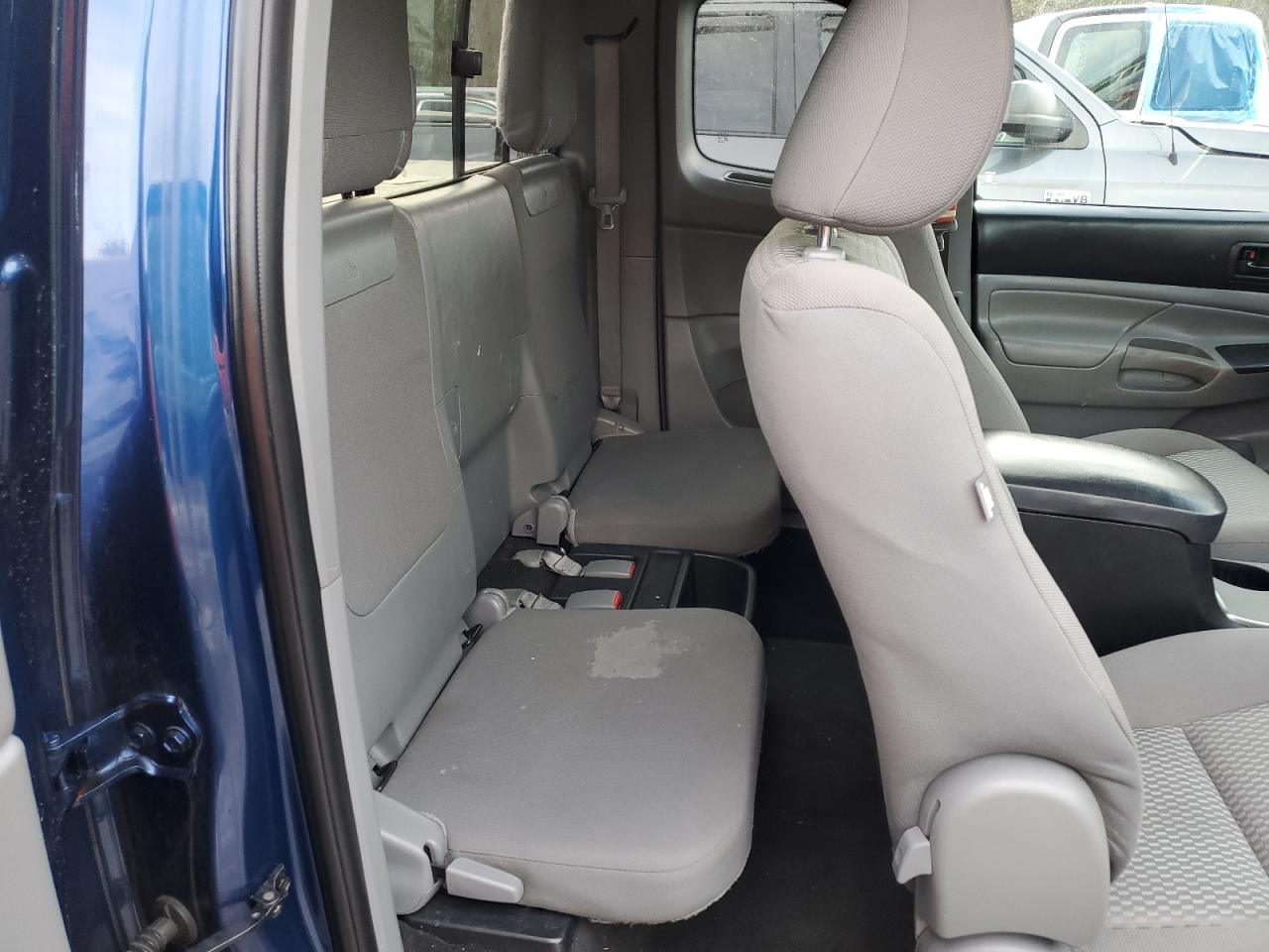 2015 Toyota Tacoma - Image 10