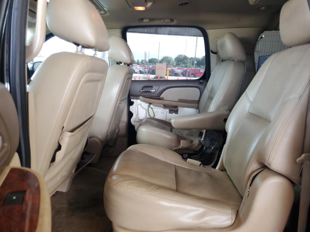 2013 Chevrolet Suburban - Image 11