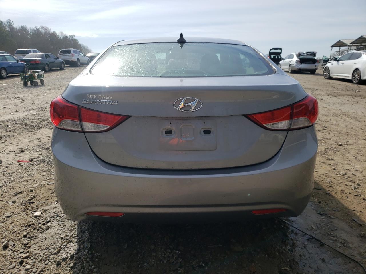2012 Hyundai Elantra - Image 6