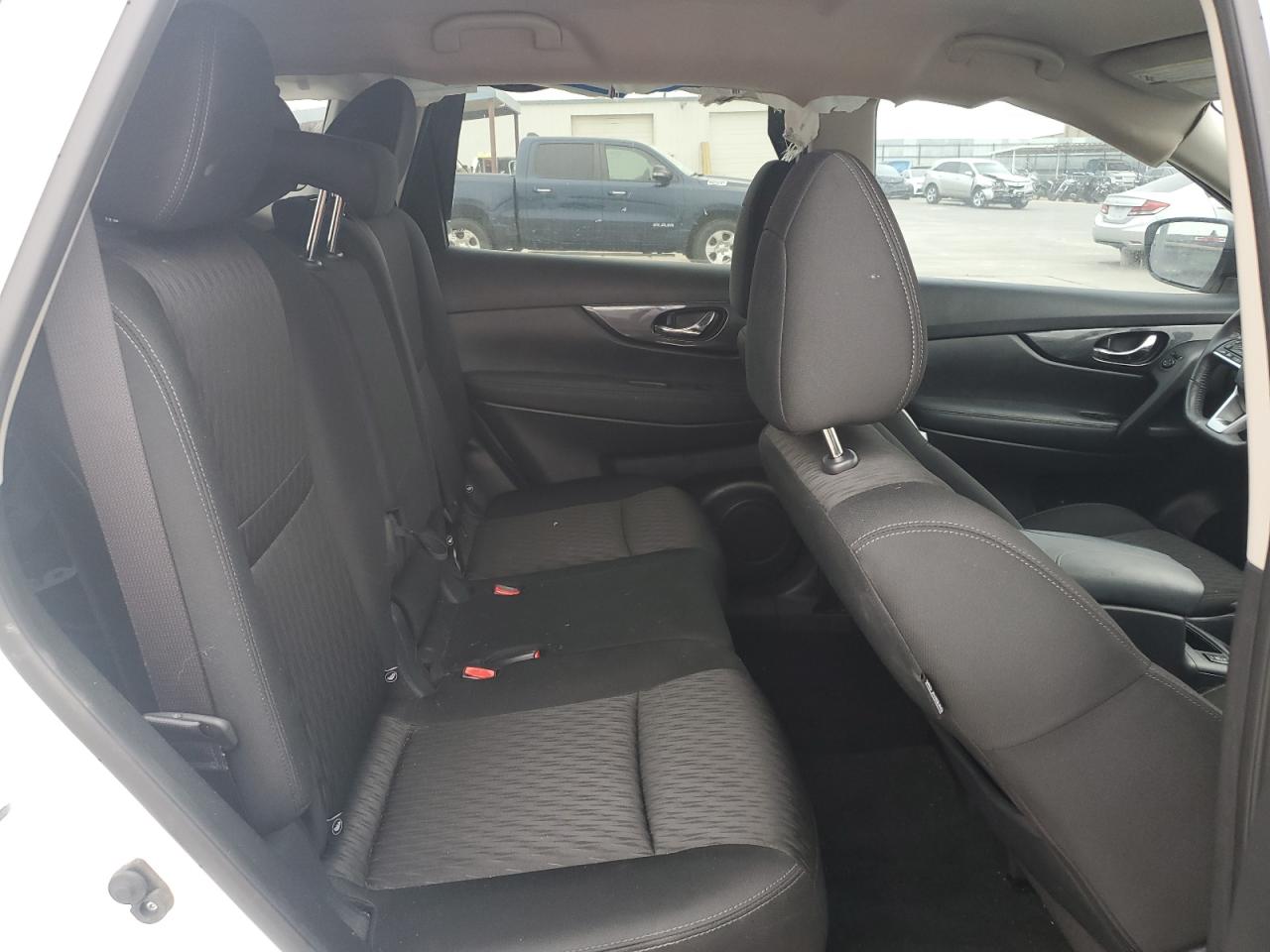2018 Nissan Rogue - Image 12