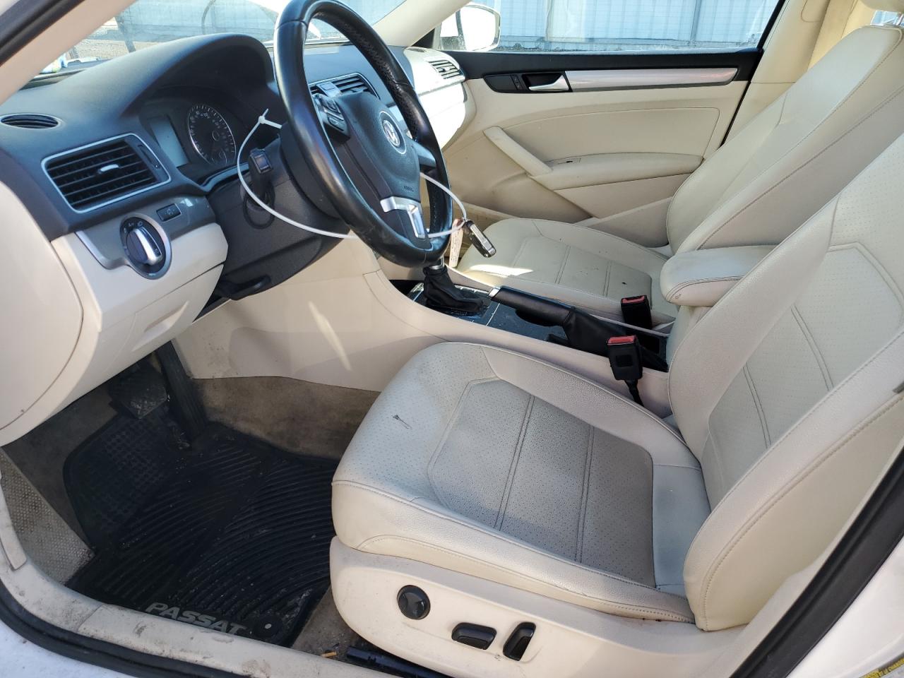 2015 Volkswagen Passat - Image 7