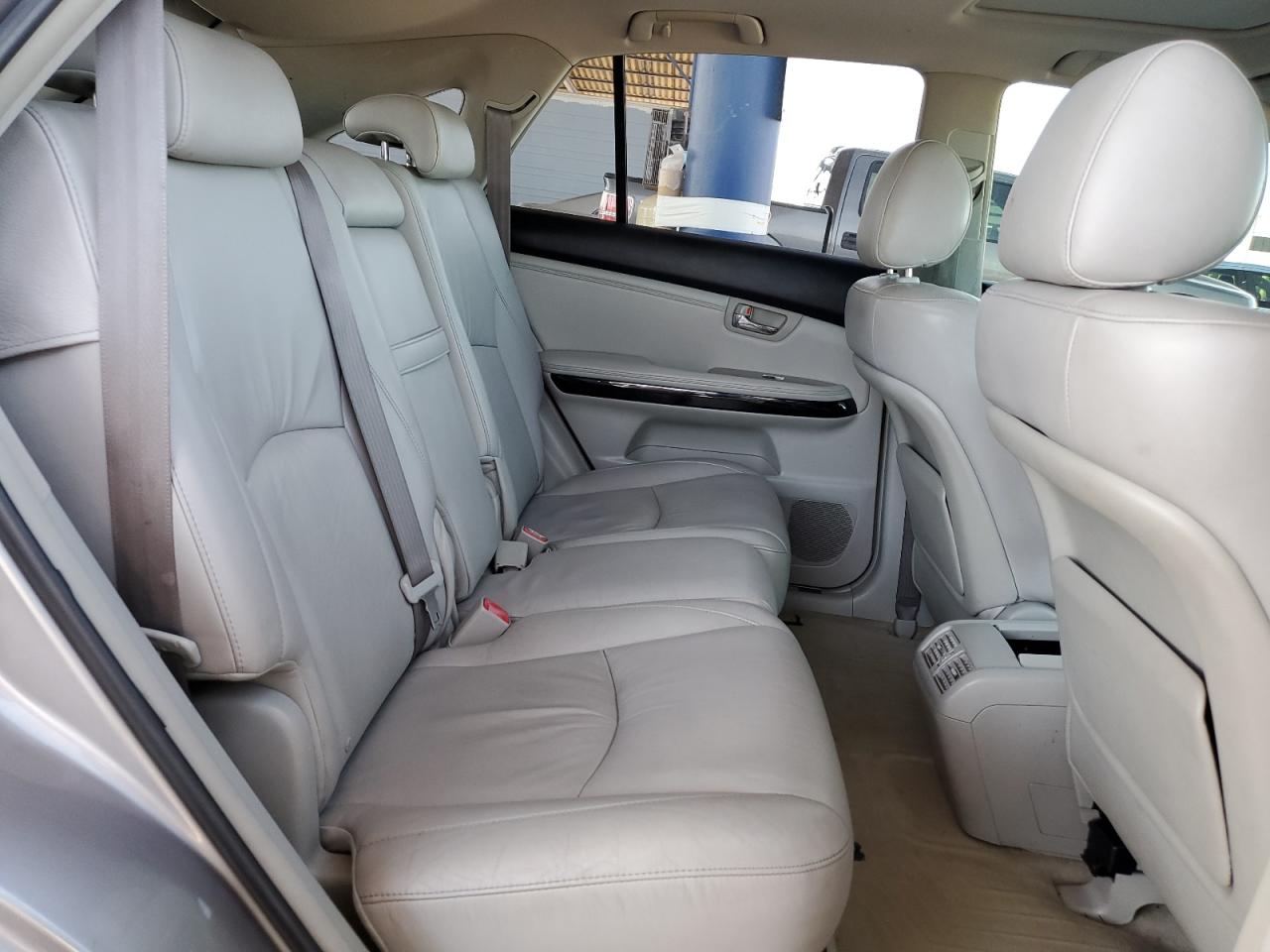 2005 Lexus RX - Image 11