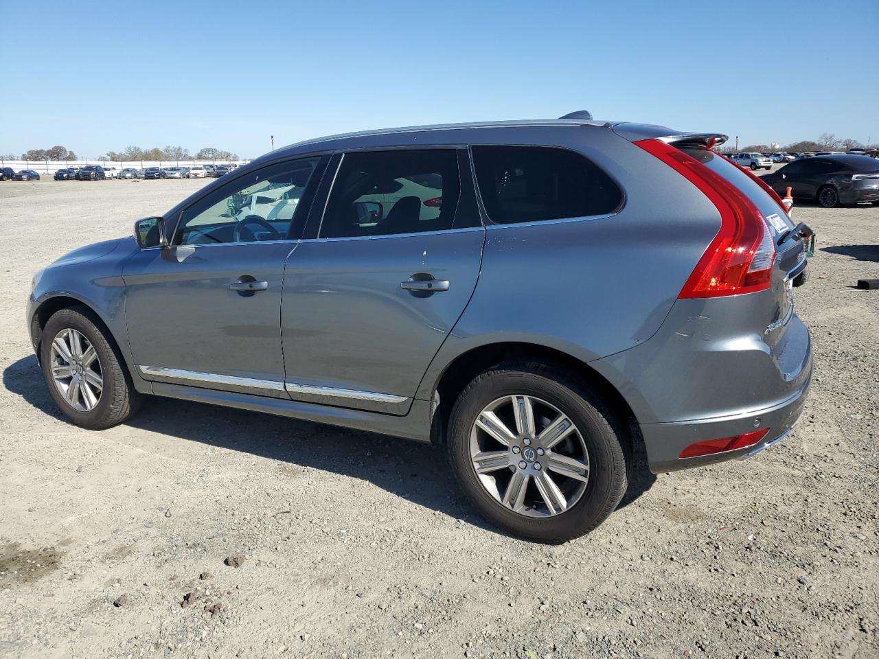 2016 Volvo XC60 - Image 2
