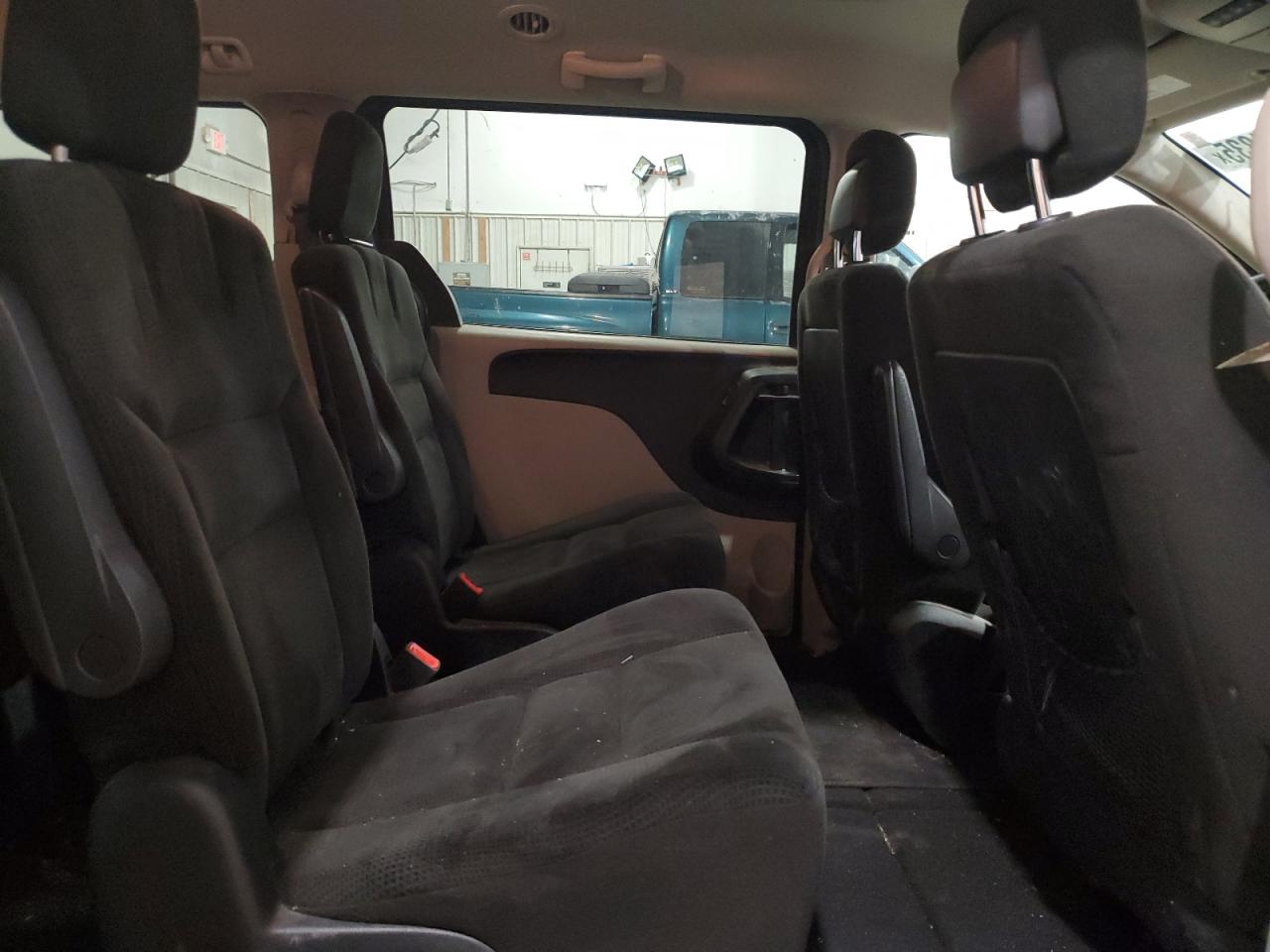 2016 Dodge Caravan - Image 11