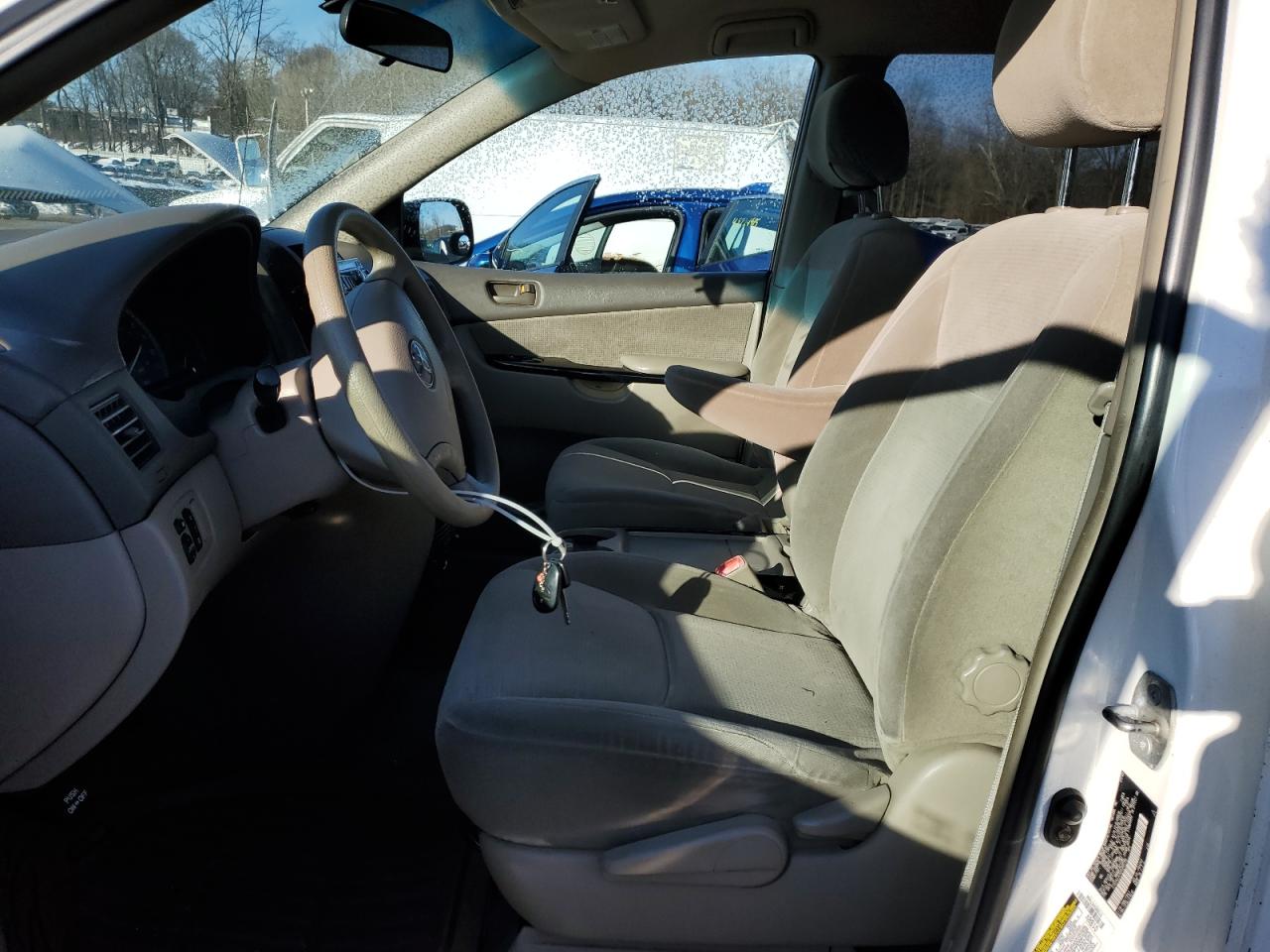 2005 Toyota Sienna - Image 7